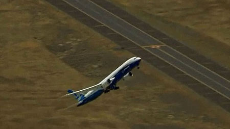 VIDEO: Boeing 787-9 Dreamliner's Near Vertical Takeoff!