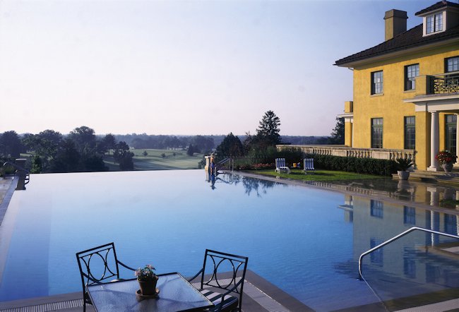 Keswick Hall horizon infinity pool