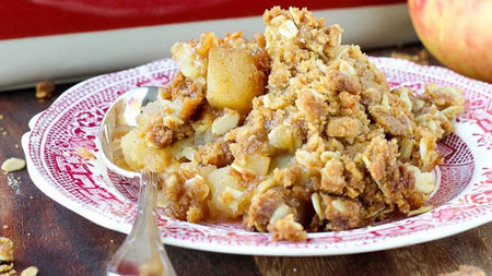 Beyond Pie: Exploring Creative Twists on Classic Apple Crisp for Autumn