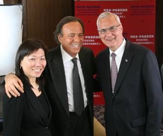 Julio Iglesias Visits the Regent Beijing 