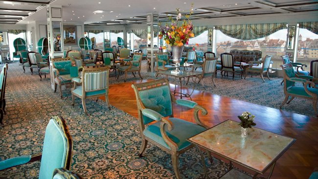 S.S. Antoinette dining